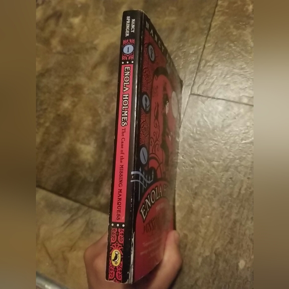 Enola Holmes book - Picture 2 of 3